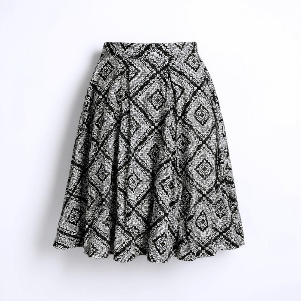 LuLaRoe Madison Skirt Womens Small Black White Geometric Diamond Pleated Pockets